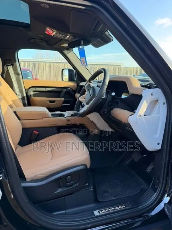 Land Rover Defender P400e 2025