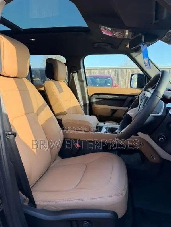 Land Rover Defender P400e 2025