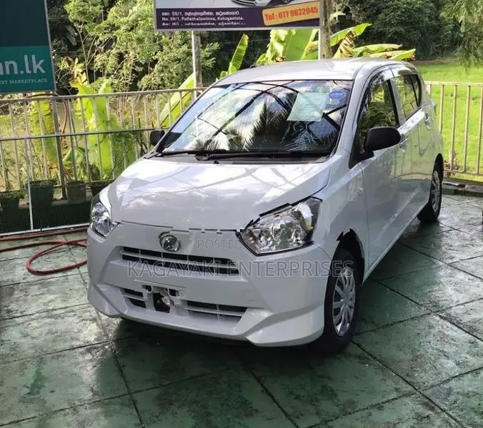 Daihatsu Mira ES L Pearl RearWiper 2025