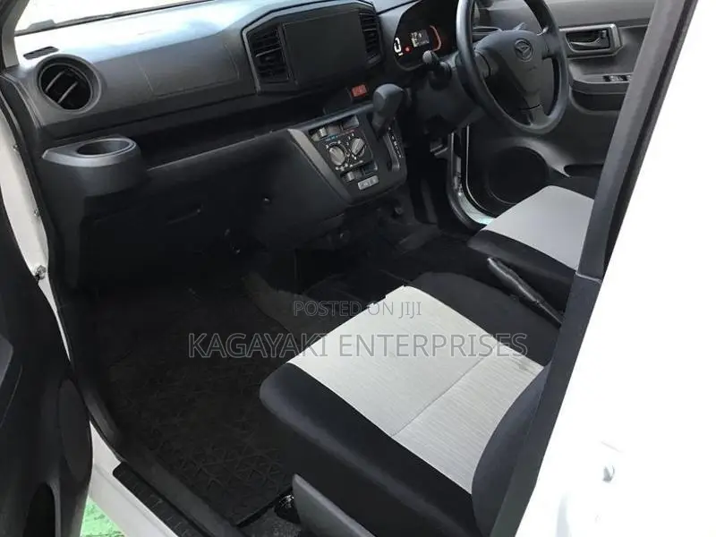 Daihatsu Mira ES L Pearl RearWiper 2025