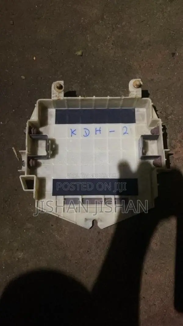 ToyotaHiAceKDH200EngineECUBatteryTray for Van