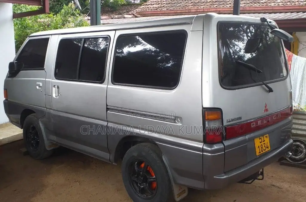 Mitsubishi PO5 1989 Van (Used)