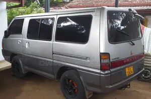 Mitsubishi PO5 1989 Van (Used)