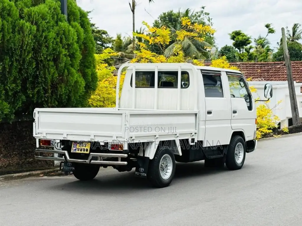 Toyota CrewCab 2006 Crew Cab (Used)