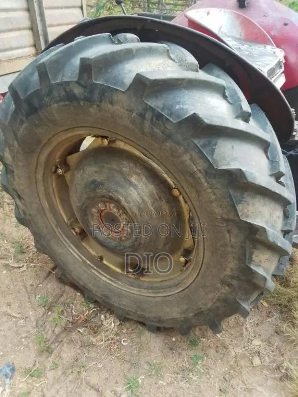 Massey-Ferguson 135 1980 Tractor (Used)