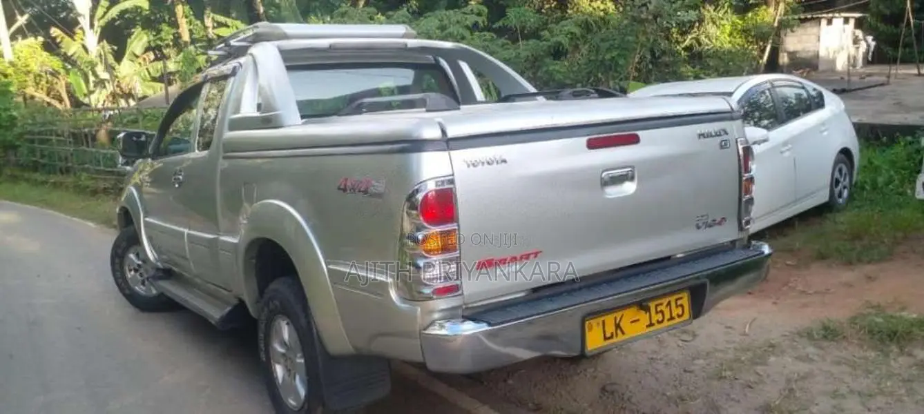 Toyota Hilux 2010 Pickup (Used)