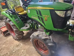 John-Deere 3036E 2017 Tractor (Used)