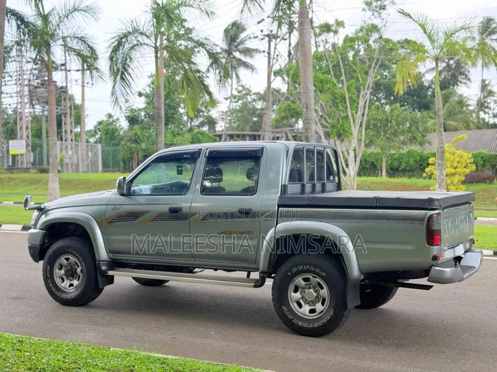 Toyota Hilux LN166 4WD 2002 Pickup (Used)