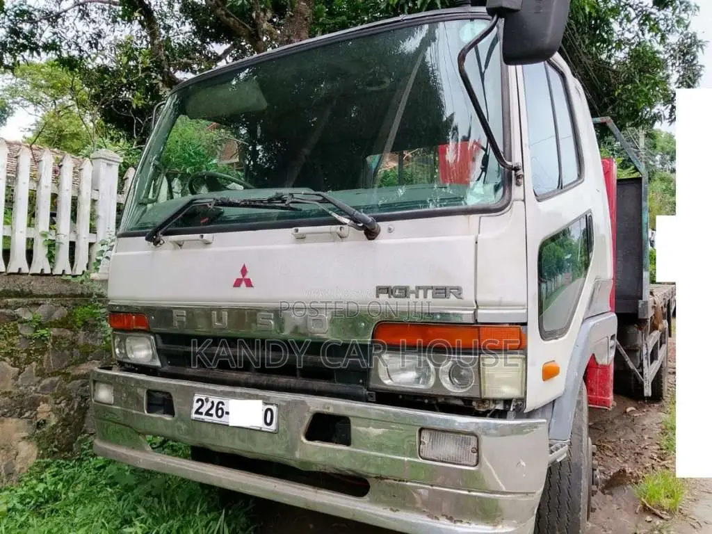 Mitsubishi Fuso Fighter 1993 Heavy-Duty (Used)