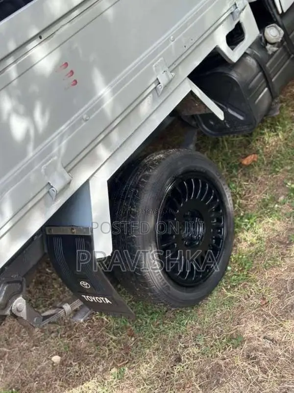 Toyota CrewCab 1985 Crew Cab (Used)