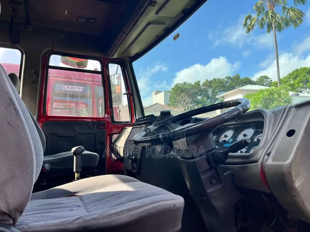 Ashok-Leyland Prime Mover 2010 Heavy-Duty (Used)