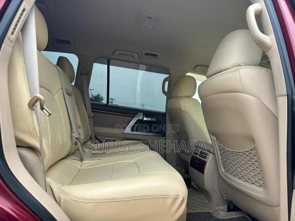 Toyota V8 2013 SUV (Used)