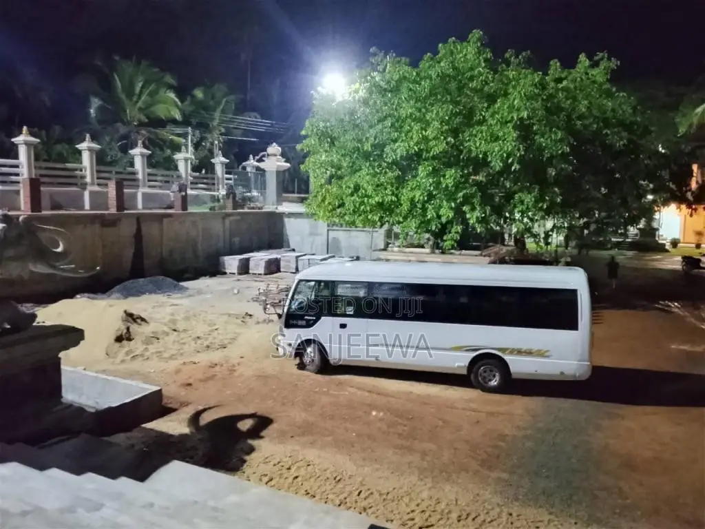 Mitsubishi Fuso 2011 Bus (Used)
