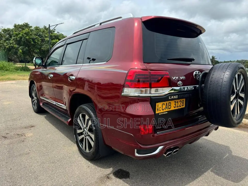 Toyota V8 2013 SUV (Used)