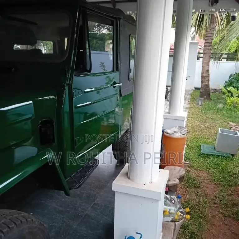 Mitsubishi 4DR5 LONG WHEEL BASE 1982 SUV (Used)
