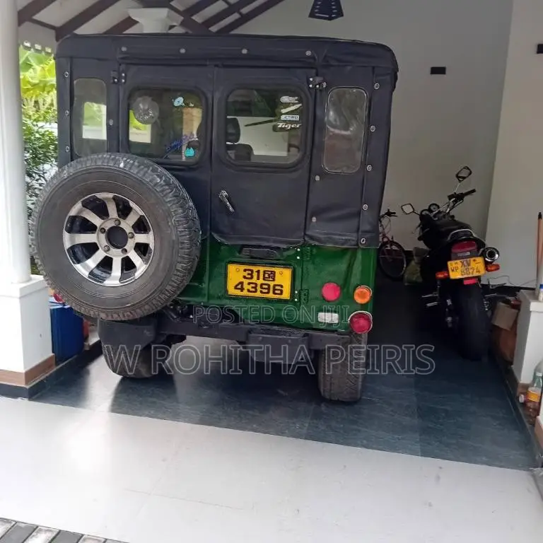 Mitsubishi 4DR5 LONG WHEEL BASE 1982 SUV (Used)