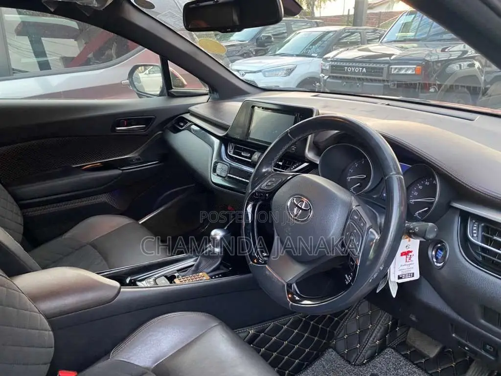 Toyota CHR 10 2018 SUV (Used)