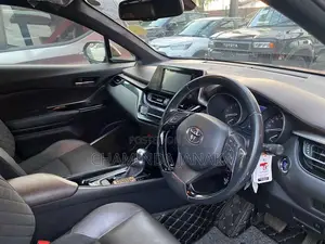 Toyota CHR 10 2018 SUV (Used)
