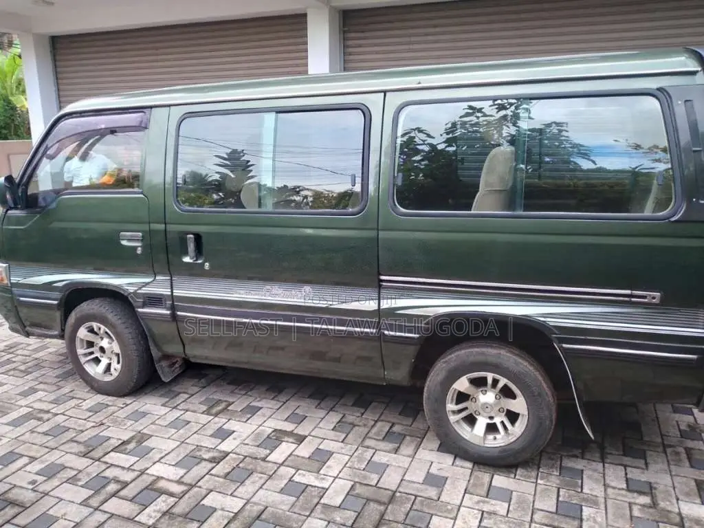 Nissan CARAVAN SHORTVAN 1988 Van (Used)