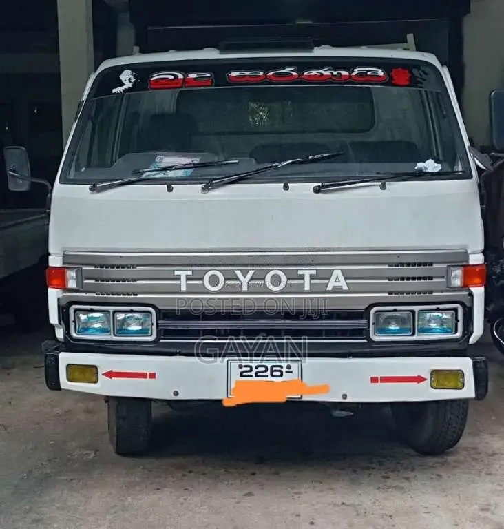 Toyota Dyna 1995 Lorry (Used)
