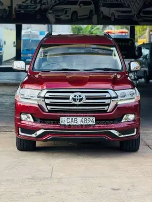 Toyota Land Cruiser V8 2013 SUV (Used)