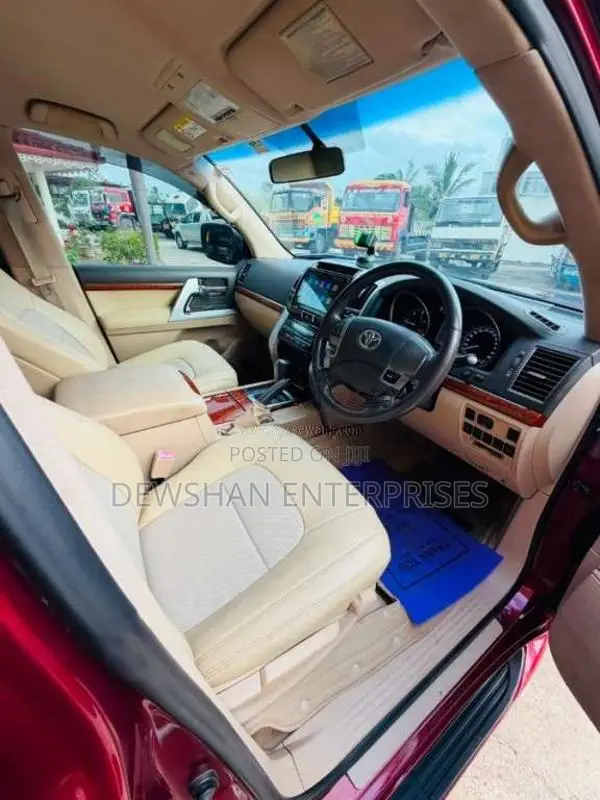 Toyota Land Cruiser V8 2013 SUV (Used)