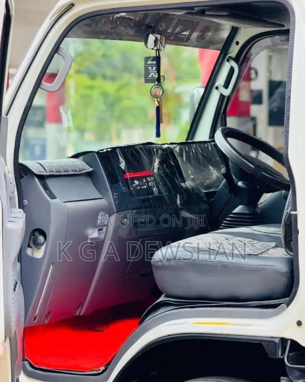 Isuzu ELF Single Wheel 2019 Lorry (Used)