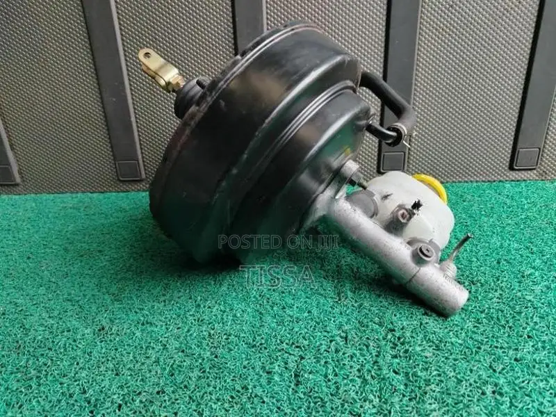 Nissan Bluebird U14 Brake Booster