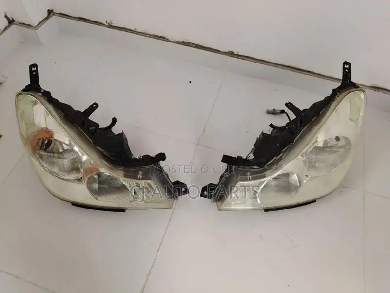 Nissan Wingroad Y12 Headlight Pair