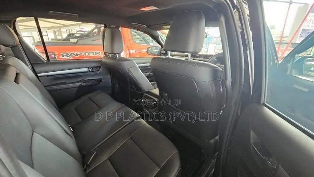 Toyota Hilux Rocco 2.4 2025