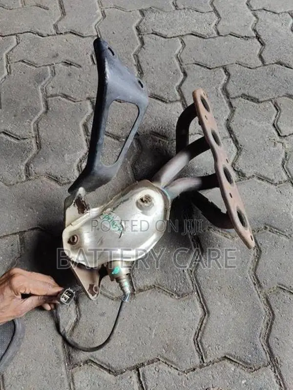 PRIUS 20 MANIFOLD WITH O2 SENSOR