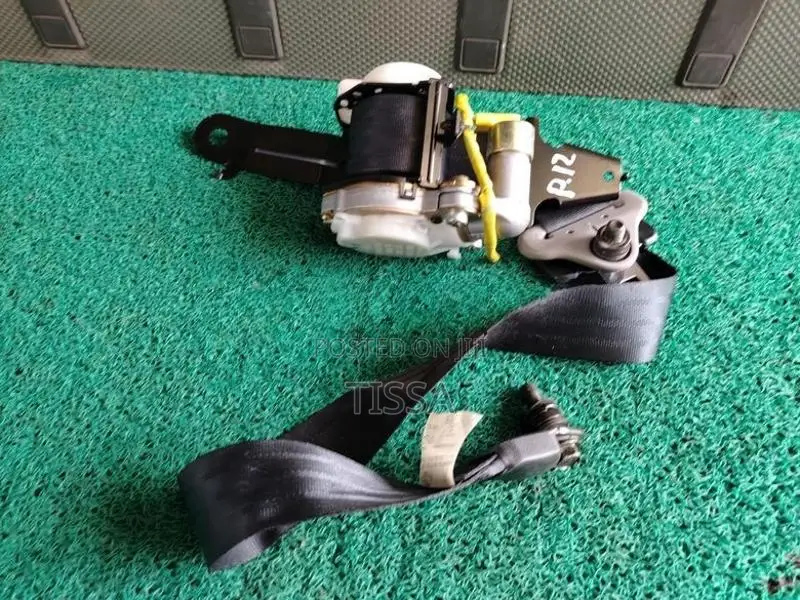 Nissan Primera P12 Seat Belt