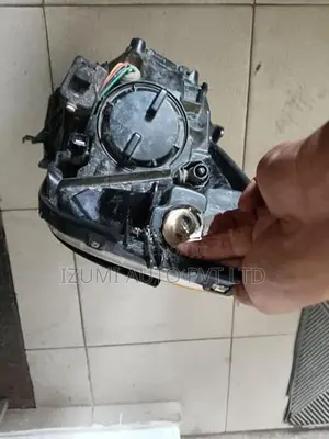 Toyota Vitz KSP90 Left Xenon A focud Head light