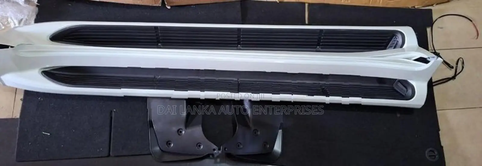 Toyota Landcriuser Sahara 200 202 V8 Side Step Set with Light