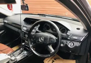 Mercedes Benz E200 2011