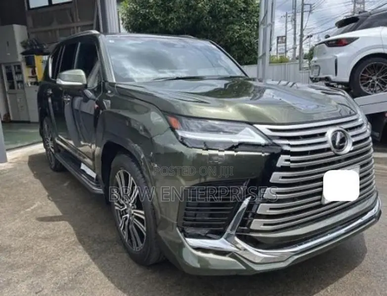 Lexus LX600 2025