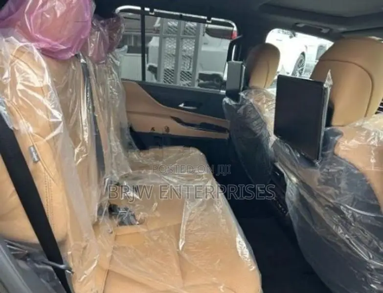 Lexus LX600 2025