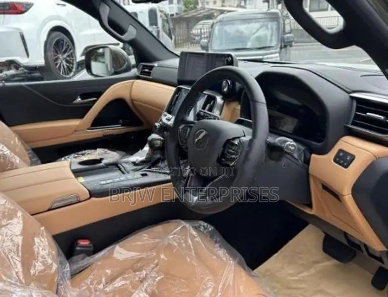 Lexus LX600 2025
