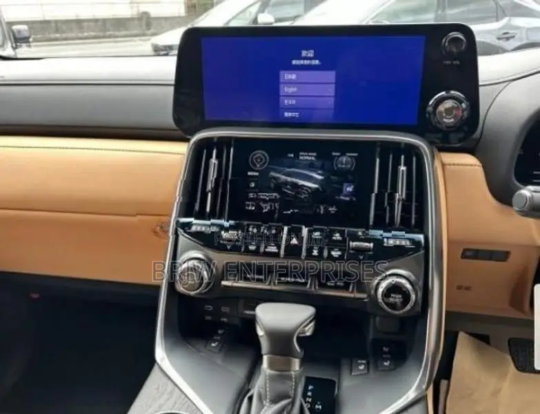 Lexus LX600 2025