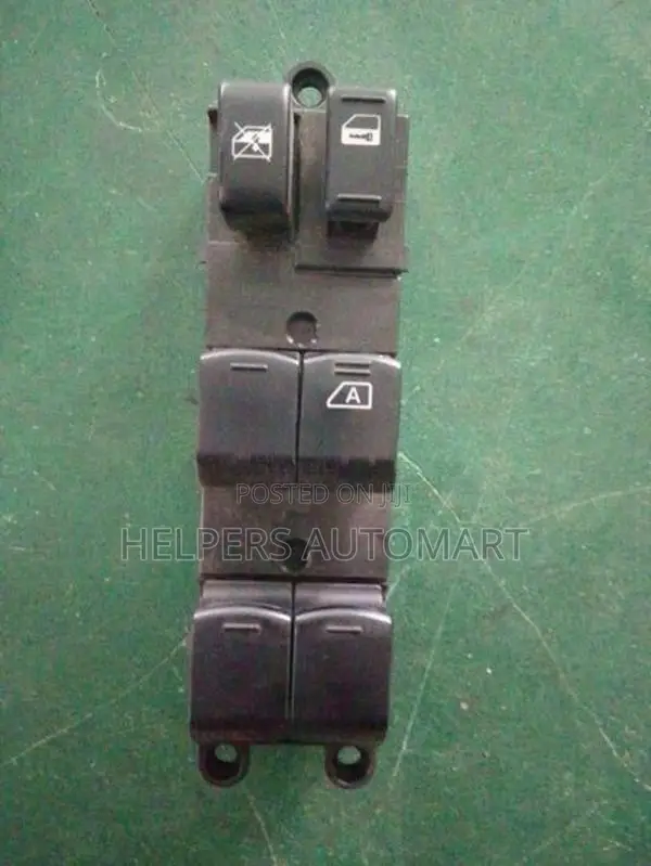 NISSAN Bluebird G11 Door master switch