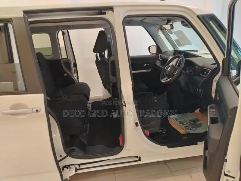 Toyota Roomy Custom G 2023