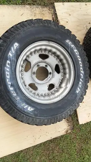 PAJERO Off road tire set (4) with rims 265/70 R16