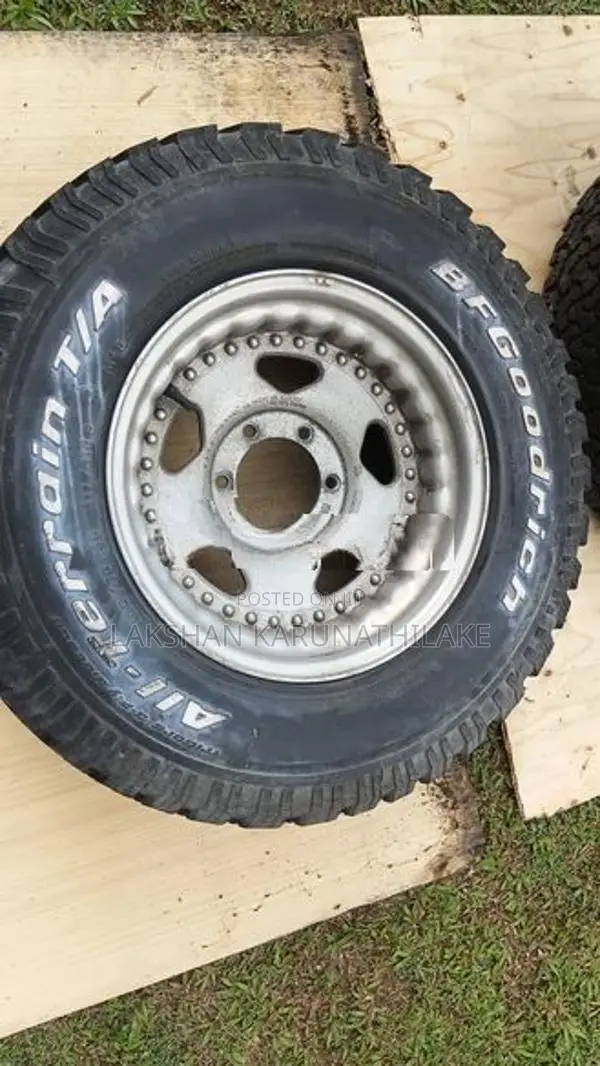 PAJERO Off road tire set (4) with rims 265/70 R16