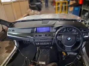 BMW 5 Series 523D Luxury (FW20) 2014 Front Cut