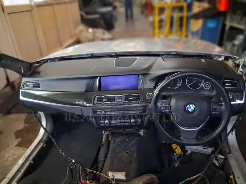 BMW 5 Series 523D Luxury (FW20) 2014 Front Cut