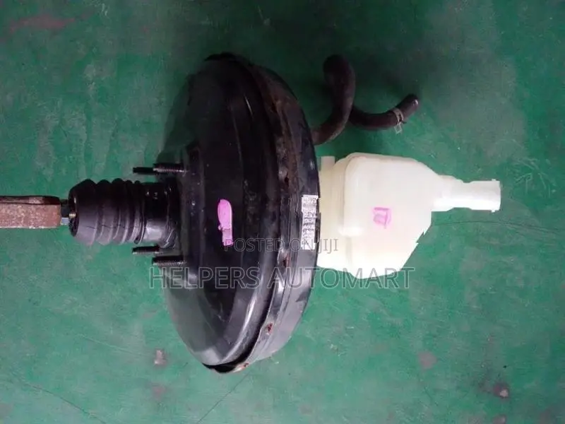 NISSAN Bluebird G11 break booster