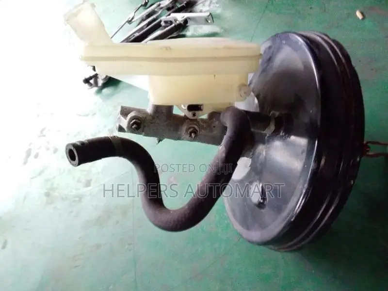 NISSAN Bluebird G11 break booster