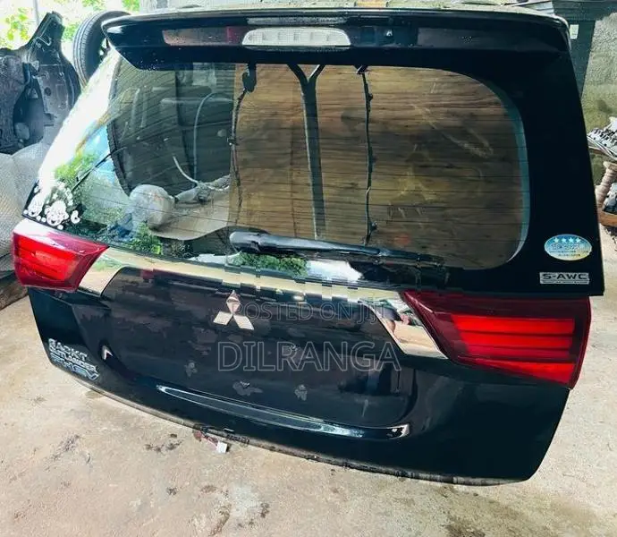 Mitsubishi Outlander PHEV Tail Door