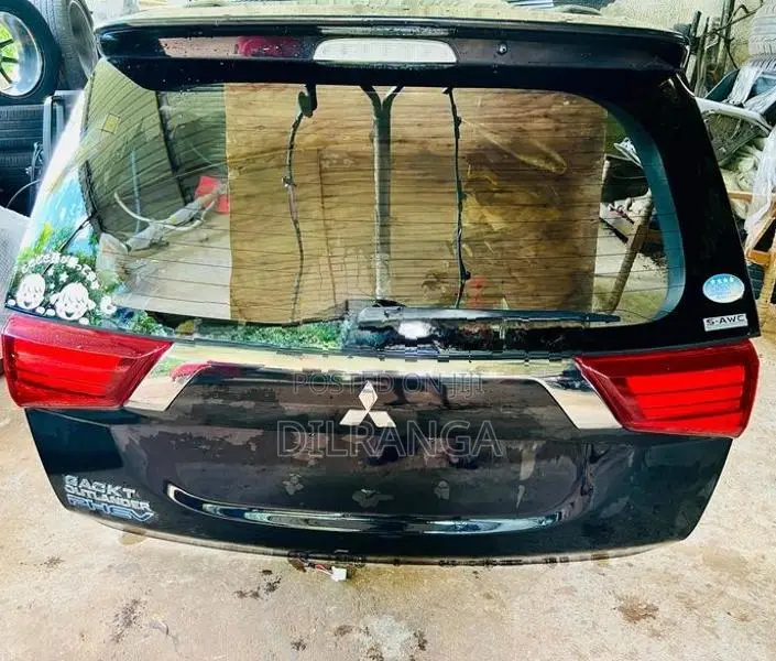Mitsubishi Outlander PHEV Tail Door