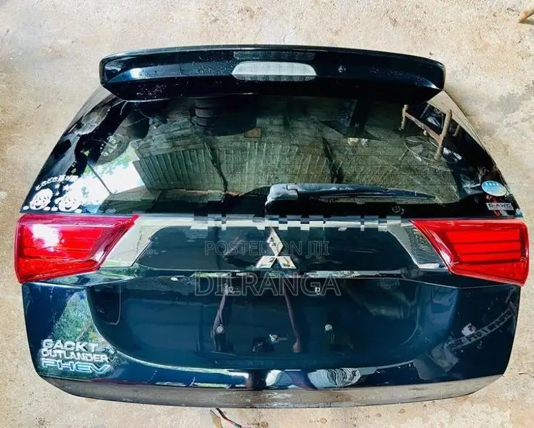 Mitsubishi Outlander PHEV Tail Door